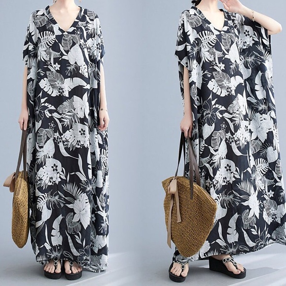 Dresses & Skirts - Black Palm Leaves Kaftan boho maxi dress OS